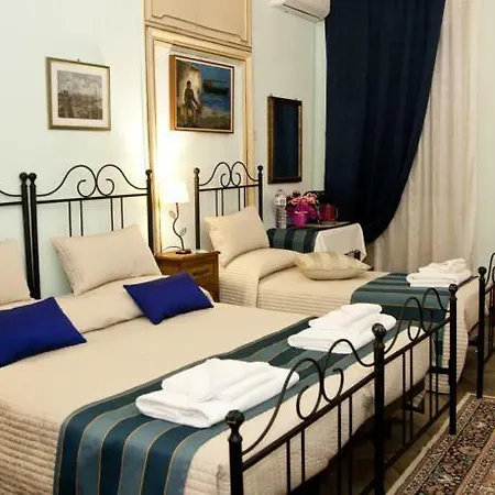 Locami Holiday&rooms Piazzetta Messinese Bed & Breakfast